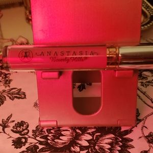 Anastasia beverly hills soft lilac liquid lipstick